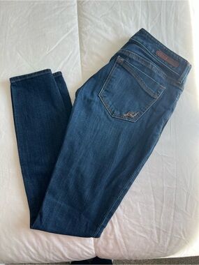 Express woman’s skinny jeans